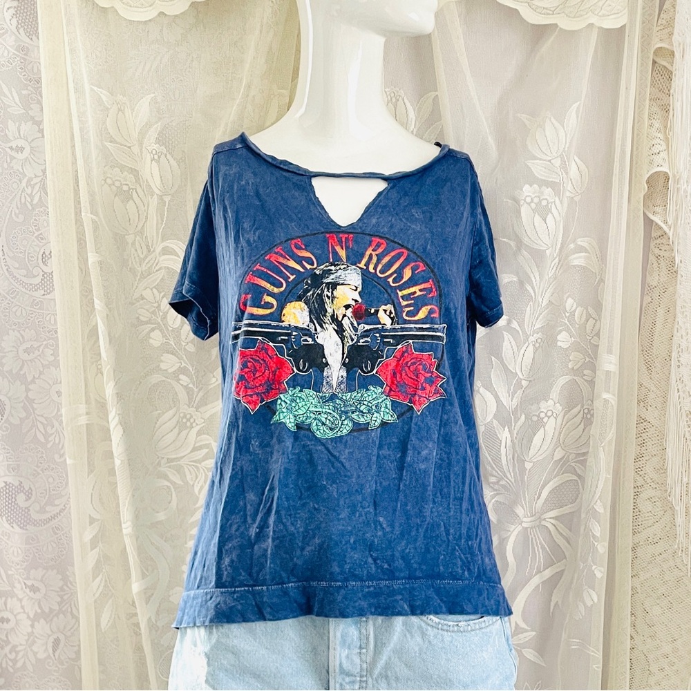 Rock & Republic Blue Graphic Tee with Red Accents